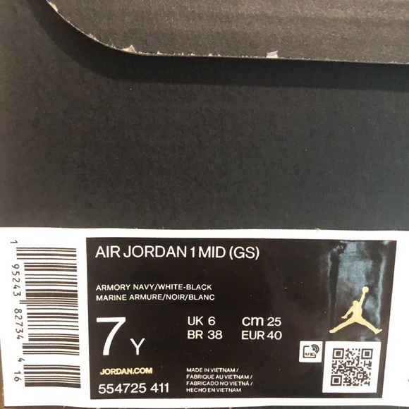 🖤🤍NIKE AIR JORDAN 1 MID GS SNEAKERS🤍🖤 - Picture 11 of 11